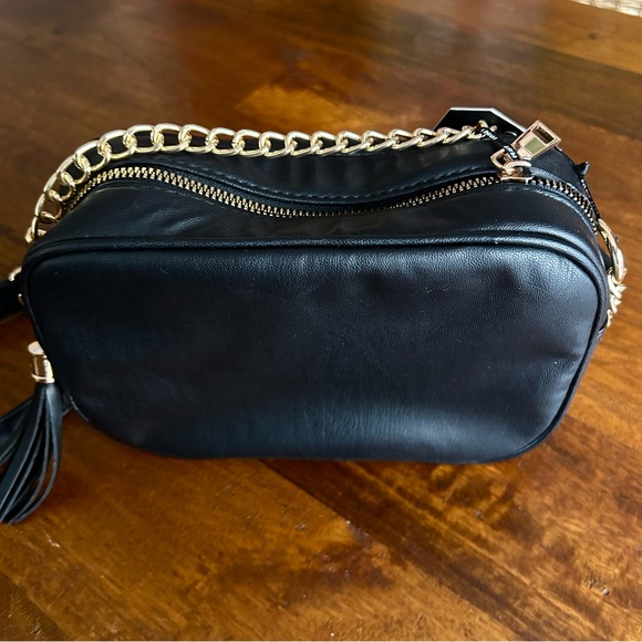 NEW Black Quilted faux leather crossbody / purse / handbag with gold hardware - Picture 9 of 9